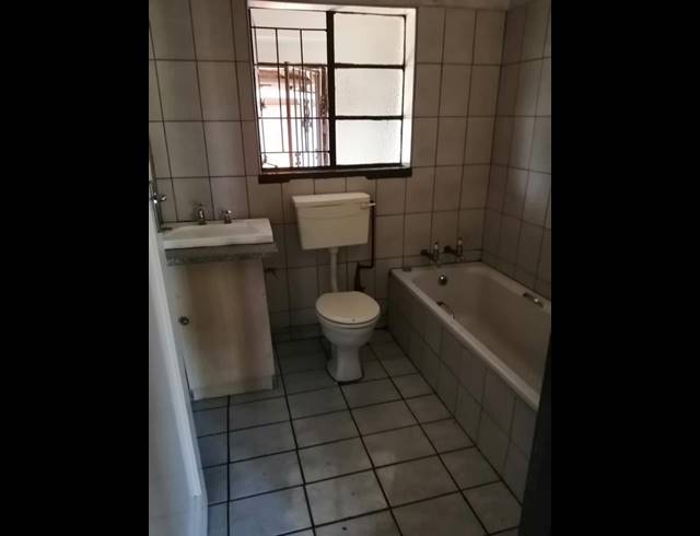 7 BEDROOM CLUSTER FOR SALE IN STRUBENVALE